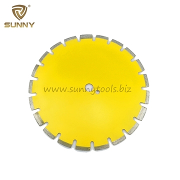 Laser welded concrete diamond saw blade with protective teeth
